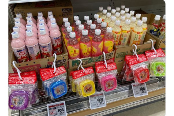 アサヒ飲料『アンパンマン×スクエアビニールポーチ』どこで売ってる？｜取扱店舗