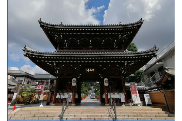 ロケ地は兵庫県宝塚市の『紫雲山 中山寺』です。